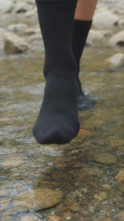Waterproof Outdoor Socks – Stay Dry Hiking Socks for Men & Women